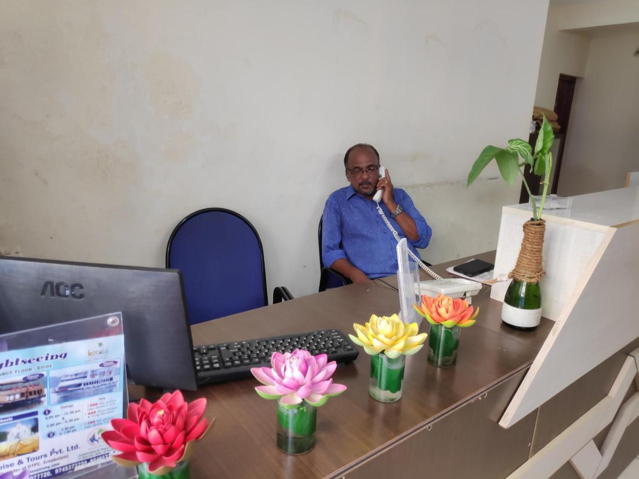 Hotel Silver Space Ernakulam Eksteriør billede