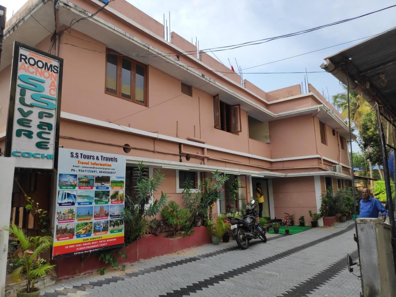 Hotel Silver Space Ernakulam Eksteriør billede